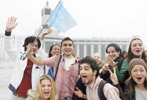 ׸Ϸǡ20ҵ230ο˳ص۹⳵