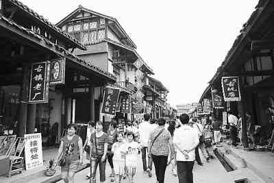 四川崇州亍子古镇恢复旅游 游客络绎不绝 四川崇州亍子古镇恢复旅游 游客络绎不绝